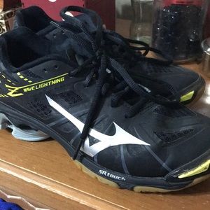 MIZUNO VOLLEYBALL SHOES